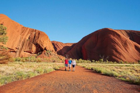 Uluru: Heilige Stätten bei Sonnenuntergang mit Wein & Käse