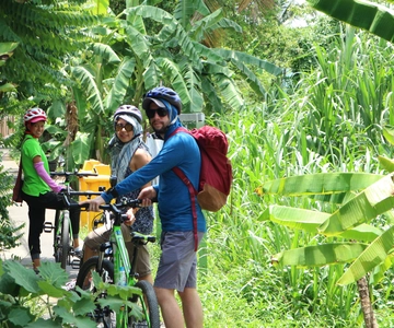 Bangkok: Bike and Canal Boat Tour with Lunch