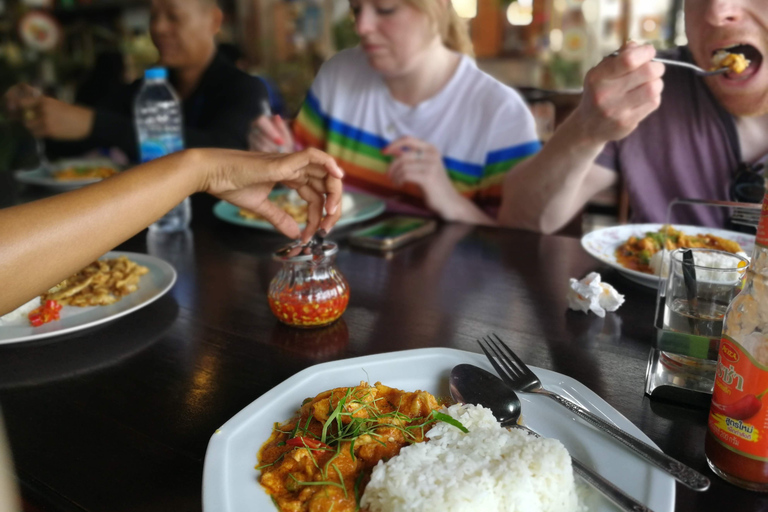 Bangkok: Tour in barca con pranzo in bicicletta e sul canaleBangkok: tour in bici e in battello sui canali con pranzo