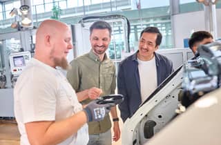 Dresden: Mach-Mit-Erlebnis in der Gläsernen Manufaktur von VW