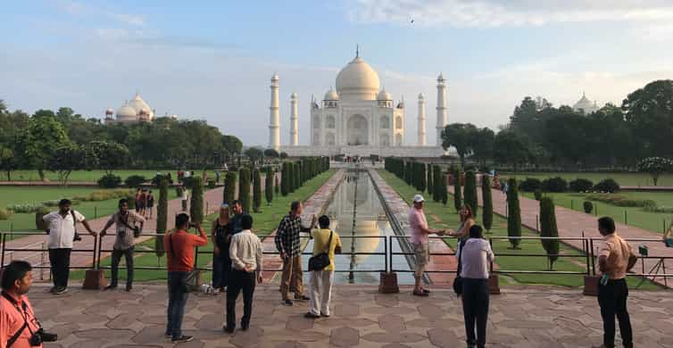 vanuit delhi prive zonsopgangervaring taj mahal agra getyourguide