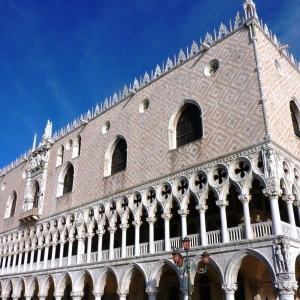 Venedig: Dogenpalast - Führung und Gondelfahrt