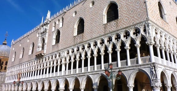 Venedig: Doge's Palace Guided-Tour & Gondelfahrt