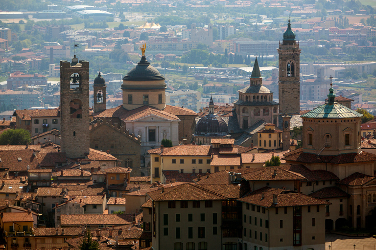 Milano: Franciacorta vingård och Bergamo dagsutflykt med lunchFrån Milano: Heldagsmat och vinupplevelse i Franciacorta