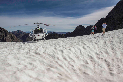 Te Anau: Milford Sound Scenic Flight med landning vid sjön