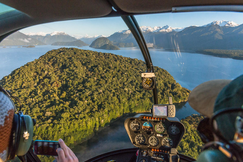 Te Anau: panoramische vlucht over Milford Sound met landing aan het meer