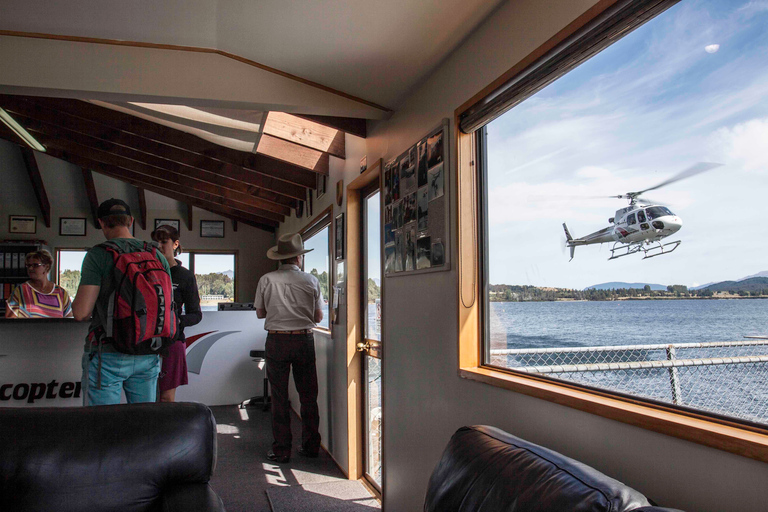 Te Anau: panoramische vlucht over Milford Sound met landing aan het meer