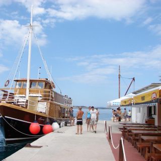 From Baška: Island Day Trip on a Traditional Ship with Lunch