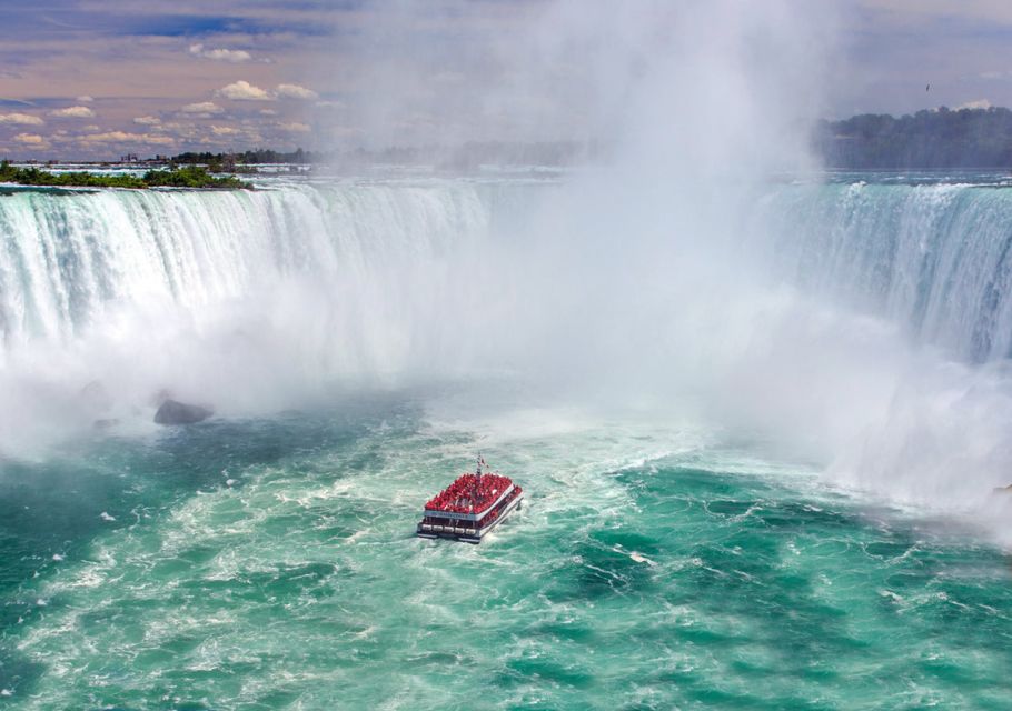  Toronto: Small Group Niagara Falls Tour with Pickup and Boat 