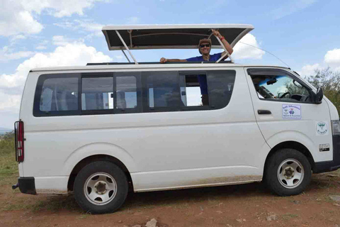 Nairobi: 3-Day Maasai Mara Group Tour with 4X4 Jeep SafariNairobi: 3-Day Masai Mara Camping Budget 4X4 Jeep Safari