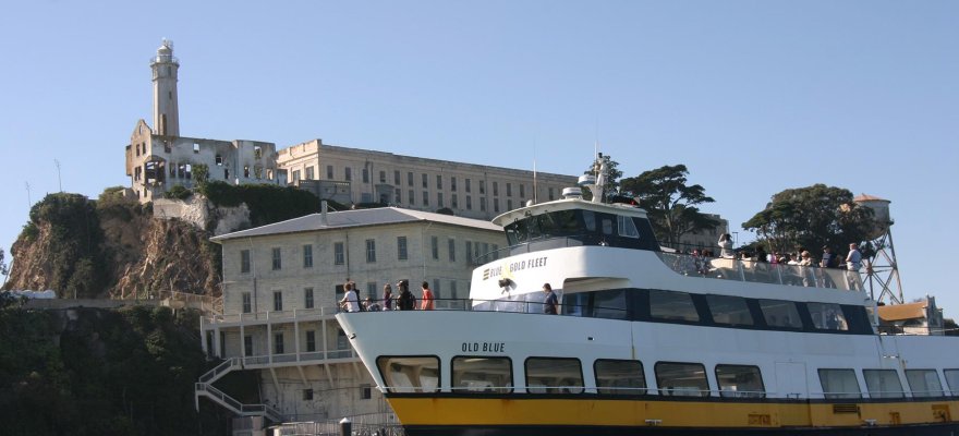 Cruises & boat tours