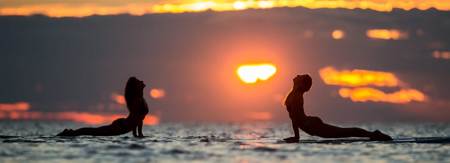 Yoga en stand up paddle dans la magnifique baie de Stoja : équilibre, respiration et connexion