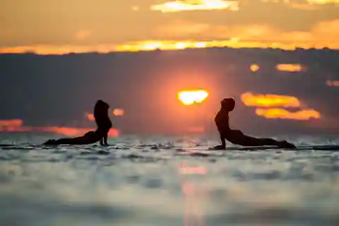 SUP Yoga dans la magnifique baie de Stoja : équilibre, respiration et connexion