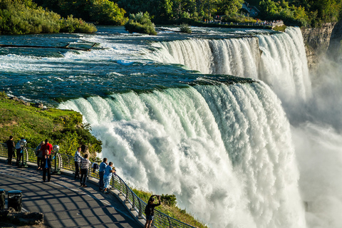 Niagara Falls, USA: Illumination Tour with Maid of the Mist