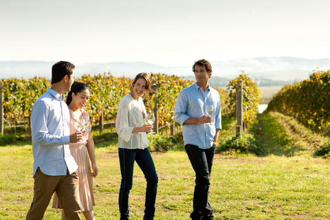 Melbourne: Yarra Valley Wine Bubbles & Kangaroos Tour