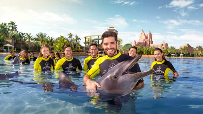 dubai interactie met dolfijnen in diep water van atlantis