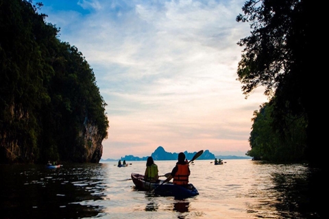 Krabi: recorrido en kayak por la puesta de sol en Ao Thalane con cena de barbacoaKrabi: tour de medio día en kayak al atardecer con cena de barbacoa