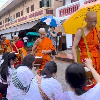 Luang Prabang: Buddhism Tour with Guide on a Vintage Tuk-Tuk