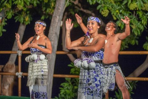 Big Island: Luau mit Buffet & Show Reisende auf dem Pazifik