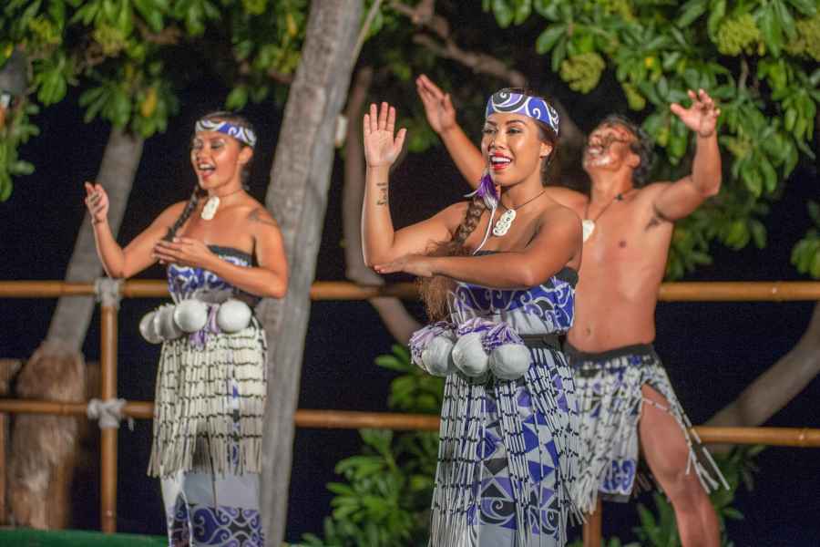 Big Island: Luau mit Buffet & Show Reisende auf dem Pazifik. Foto: GetYourGuide