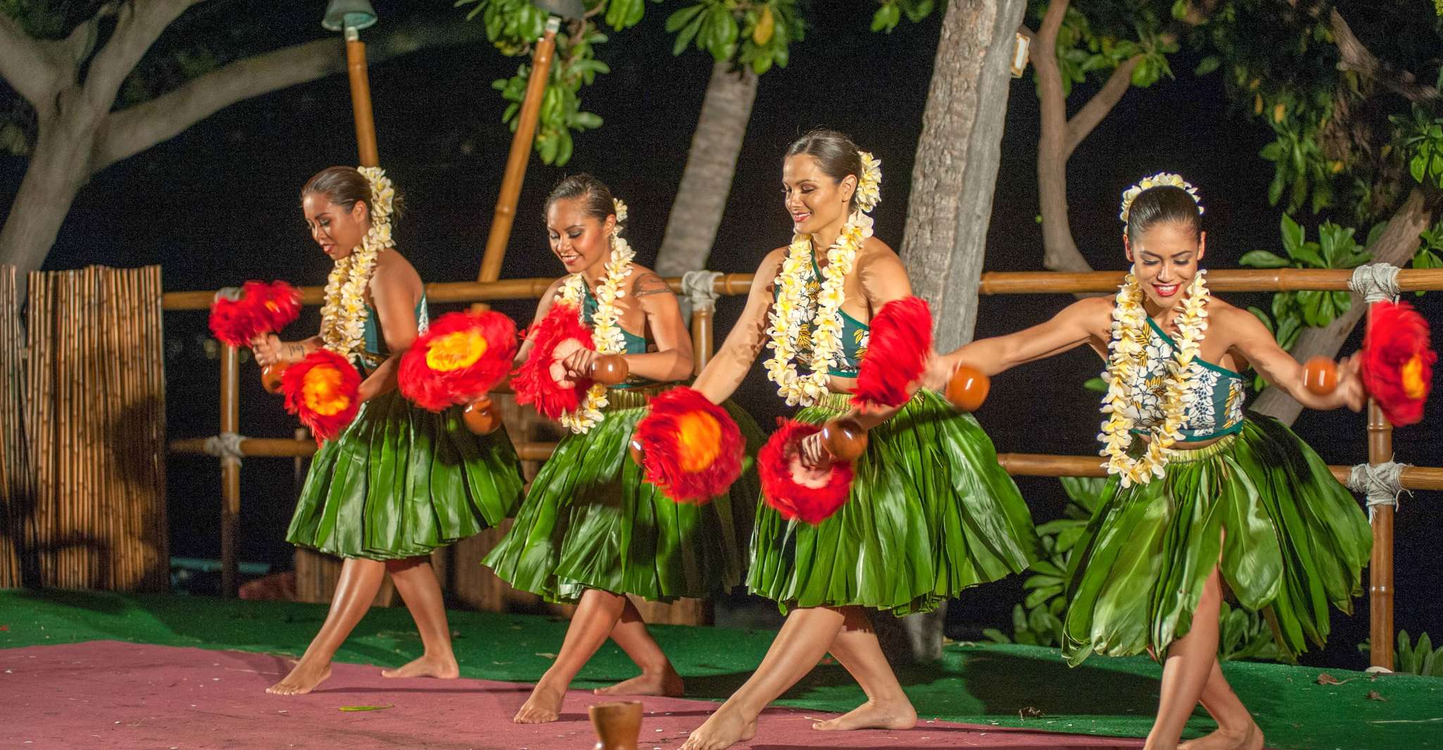 Kailua-Kona, Voyagers of the Pacific Luau with Buffet Dinner - Housity
