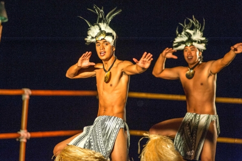 Big Island: Luau mit Buffet & Show Reisende auf dem PazifikKailua: Luau mit Buffet & Show Reisende auf dem Pazifik