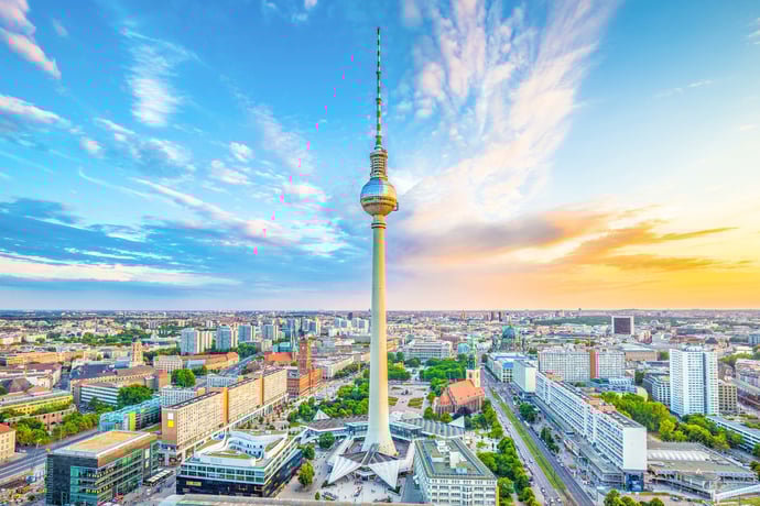 Berlin TV Tower: Fast View Entry with 3-Course Dinner