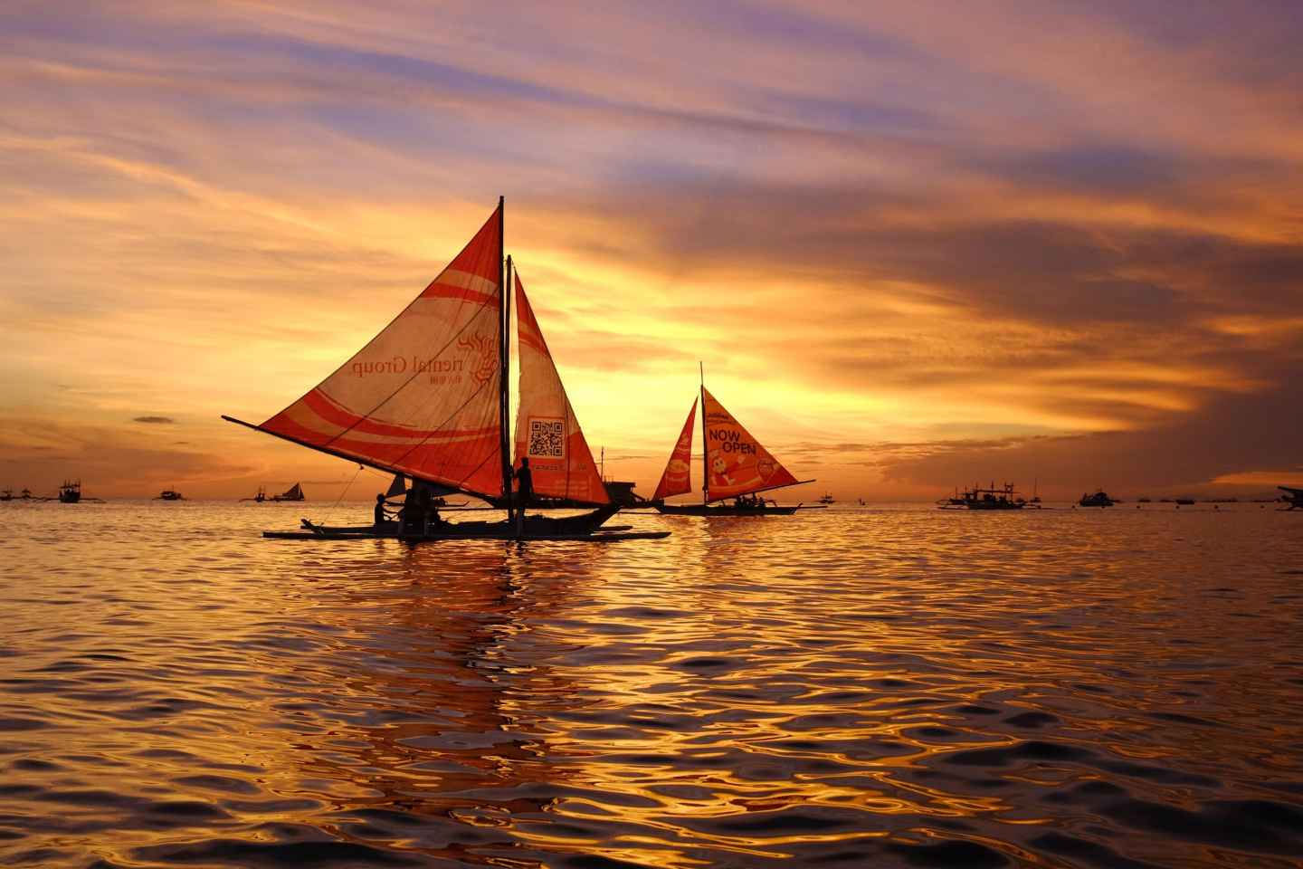 Boracay: Bootsfahrt bei Sonnenuntergang mit Schwimm-Stopp