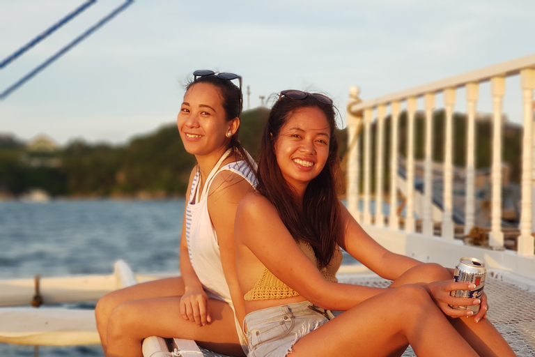 Boracay: Bootsfahrt bei Sonnenuntergang mit Schwimm-Stopp