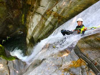 Verzasca Valley: 4-Hour Canyoning in Corippo