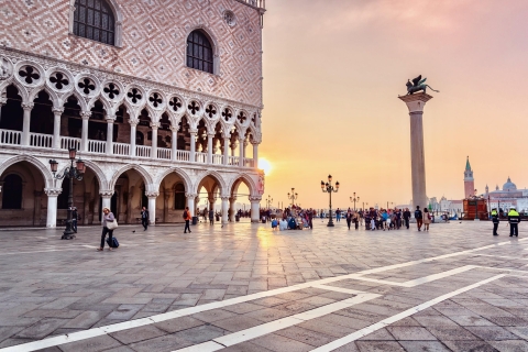 Venecia: basílica y Palacio Ducal con paseo en góndolaTour en grupo en alemán