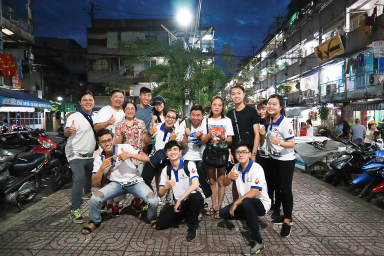 Hô-Chi-Minh-Ville : visite street food privée en motoHô-Chi-Minh-Ville : visite gourmande nocturne à moto