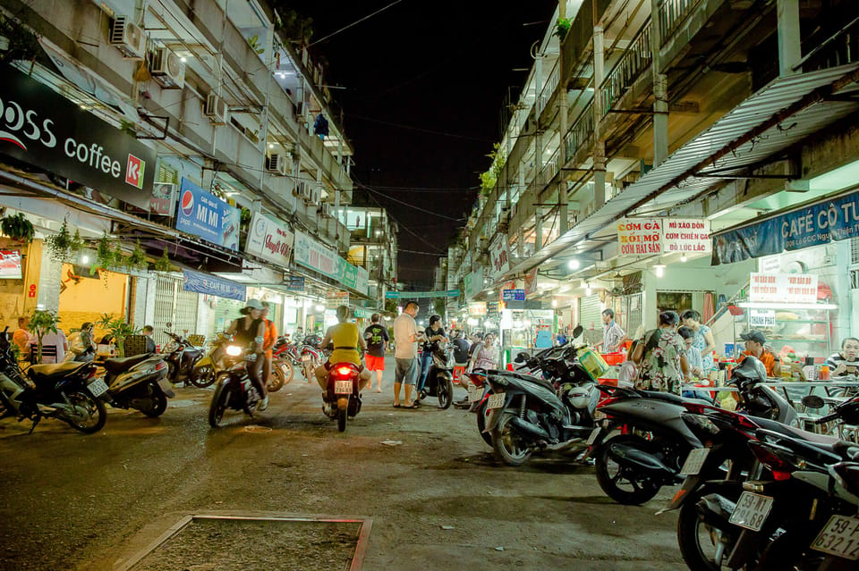 How to cross a road in Vietnam : r/funny