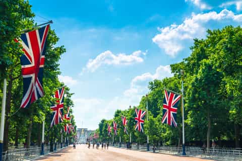 Buckingham Palace & Windsor Castle: Full-Day Tour with Lunch