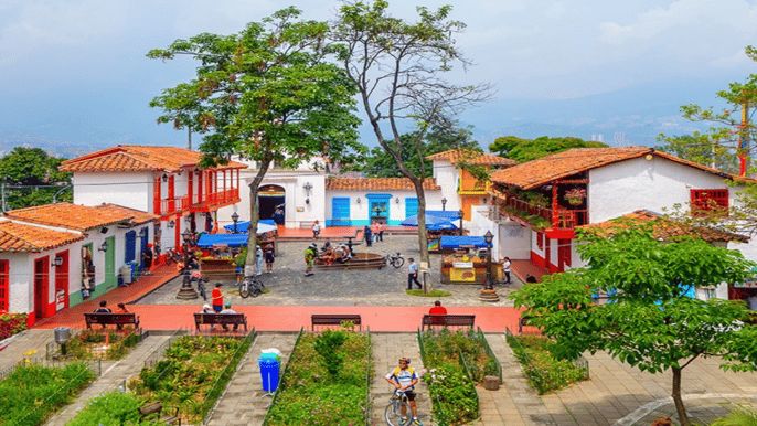 medellín city essentials and historic tour