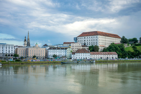 Linz Exploration: Private Walking Tour with Local GuideLinz: 2-Hours Tour with Private Guide