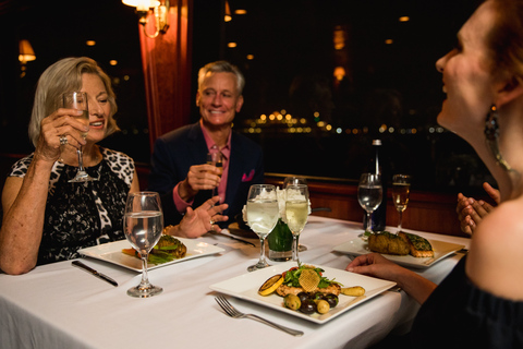 San Diego: Gourmet Dinner Cruise San Diego: Sightseeing Dinner Cruise with DJ Music