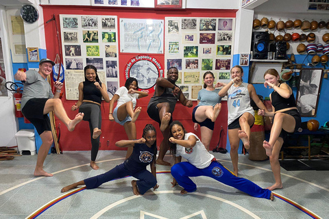 Salvador: Aula de capoeira na primeira escola do Mestre Bimba.