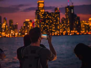 Croisière nocturne sur la rivière et le lac à Chicago