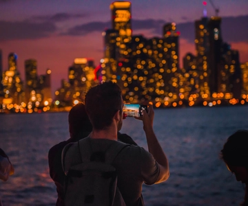 Chicago: Narrated River and Lake Cruise by Night