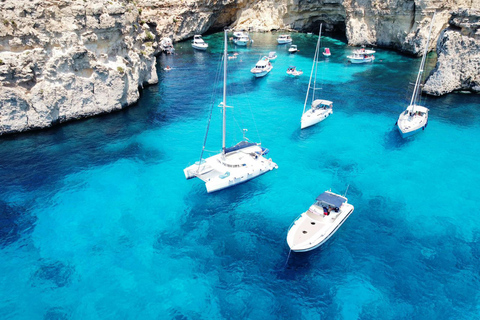 St. Paul&#039;s Bay: Halbtagestour mit Luxus-Katamaran und Getränken