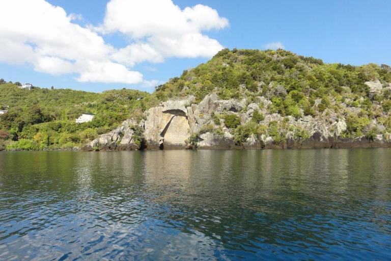 Jezioro Taupo: Maoryskie rzeźby skalne 10:30 1,5-godzinny rejsRejs z pokazem wędkarskim