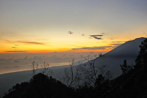 Bali: Mount Abang Guided Hike with Hotel Pickup