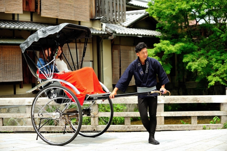 Kioto: Prywatna wycieczka rikszą po regionie Gion i Higashiyama190-minutowa wycieczka eksperta: świątynia Kiyomizu, miasto Geisha