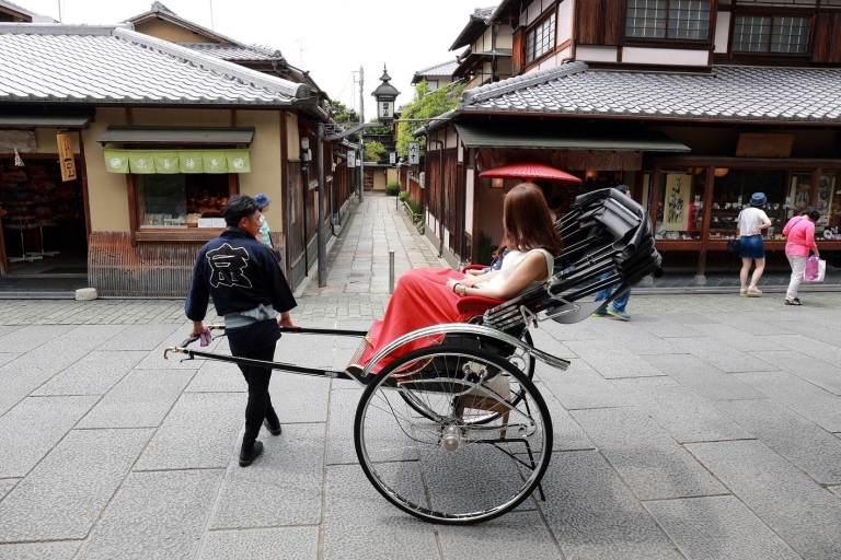 Kioto: recorrido privado en rickshaw por el área de Gion y HigashiyamaRecorrido experto de 190 minutos: Templo Kiyomizu, Geisha Town