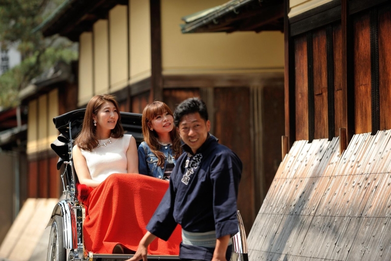 Kioto: Prywatna wycieczka rikszą po regionie Gion i Higashiyama190-minutowa wycieczka eksperta: świątynia Kiyomizu, miasto Geisha