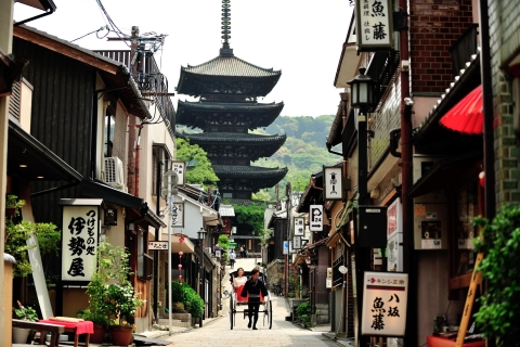 Kioto: recorrido privado en rickshaw por el área de Gion y HigashiyamaRecorrido experto de 190 minutos: Templo Kiyomizu, Geisha Town