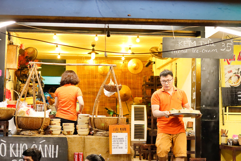 Hô-Chi-Minh-Ville : visite street food privée en motoHô-Chi-Minh-Ville : visite gourmande nocturne à moto