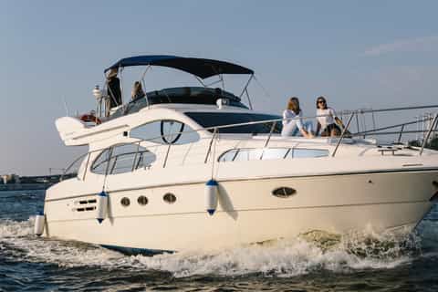 Kyiv: VIP 2-Hour Private Yacht Trip with Drinks Included