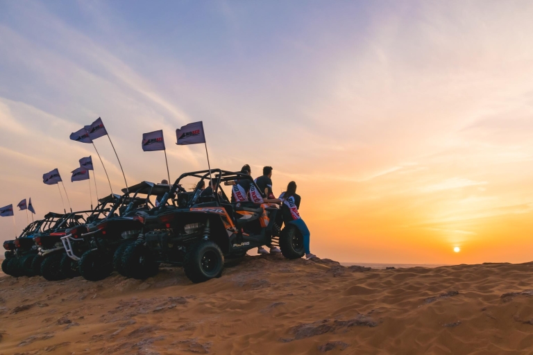 Dubai: woestijnavontuur met 4x4 buggy en gidsFamily Can-am Maverick Max Turbo | 4 zitplaatsen | 2 uur |